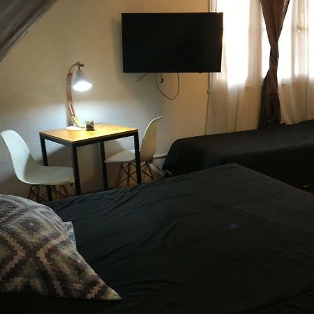 Salvador Hostal & Cafe Сантьяго Экстерьер фото