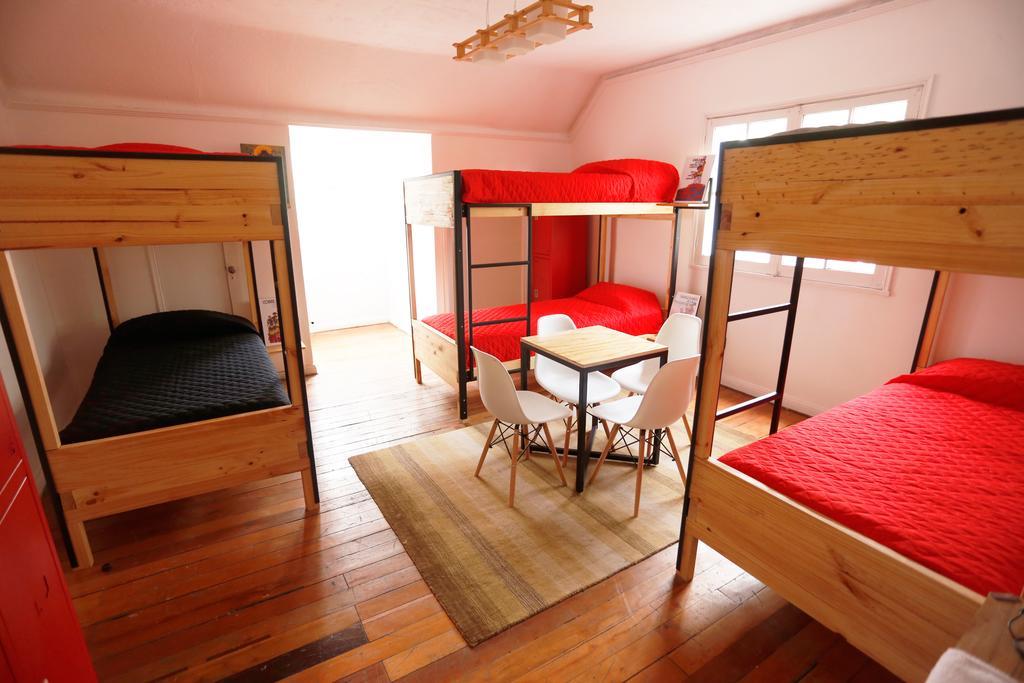 Salvador Hostal & Cafe Сантьяго Экстерьер фото