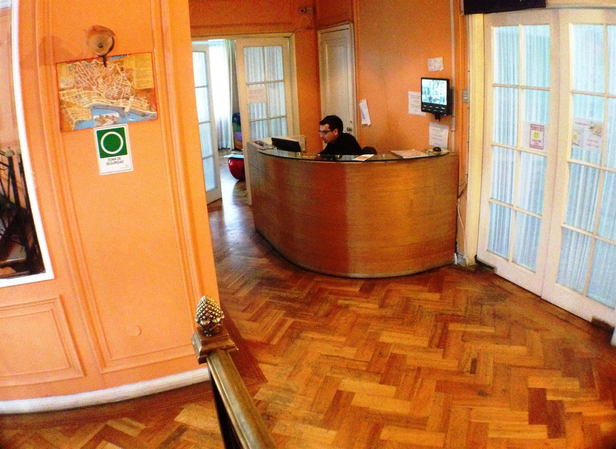 Salvador Hostal & Cafe Сантьяго Экстерьер фото