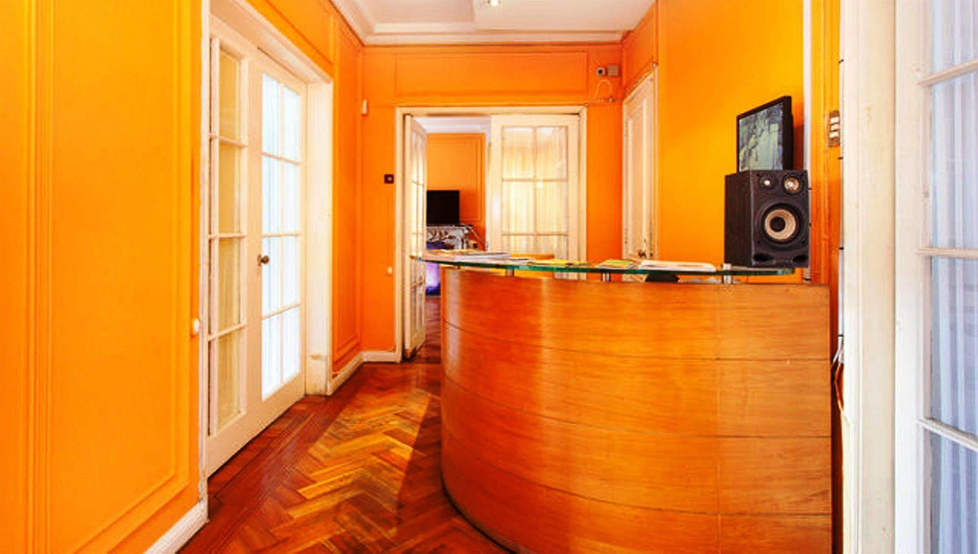 Salvador Hostal & Cafe Сантьяго Экстерьер фото
