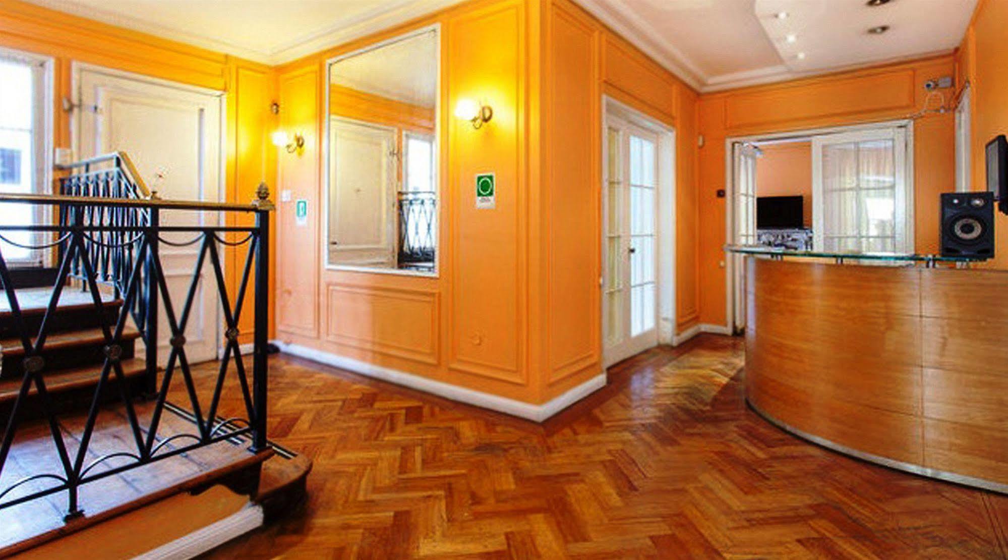 Salvador Hostal & Cafe Сантьяго Экстерьер фото